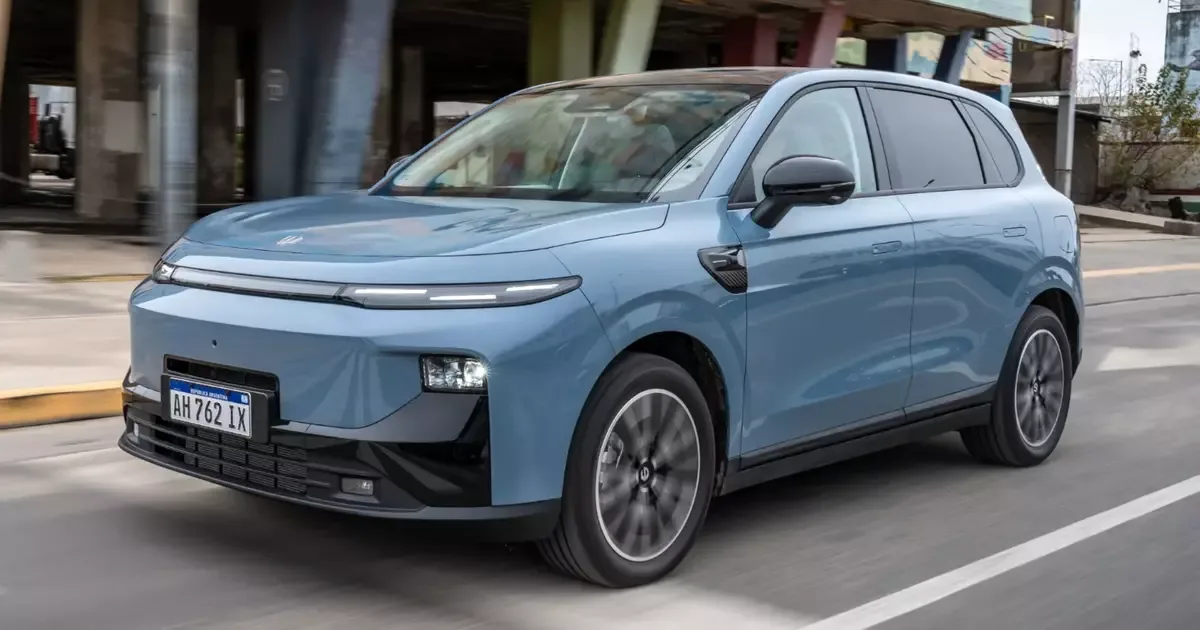 Leapmotor B10 terá versão híbrida com extensor de autonomia no Brasil