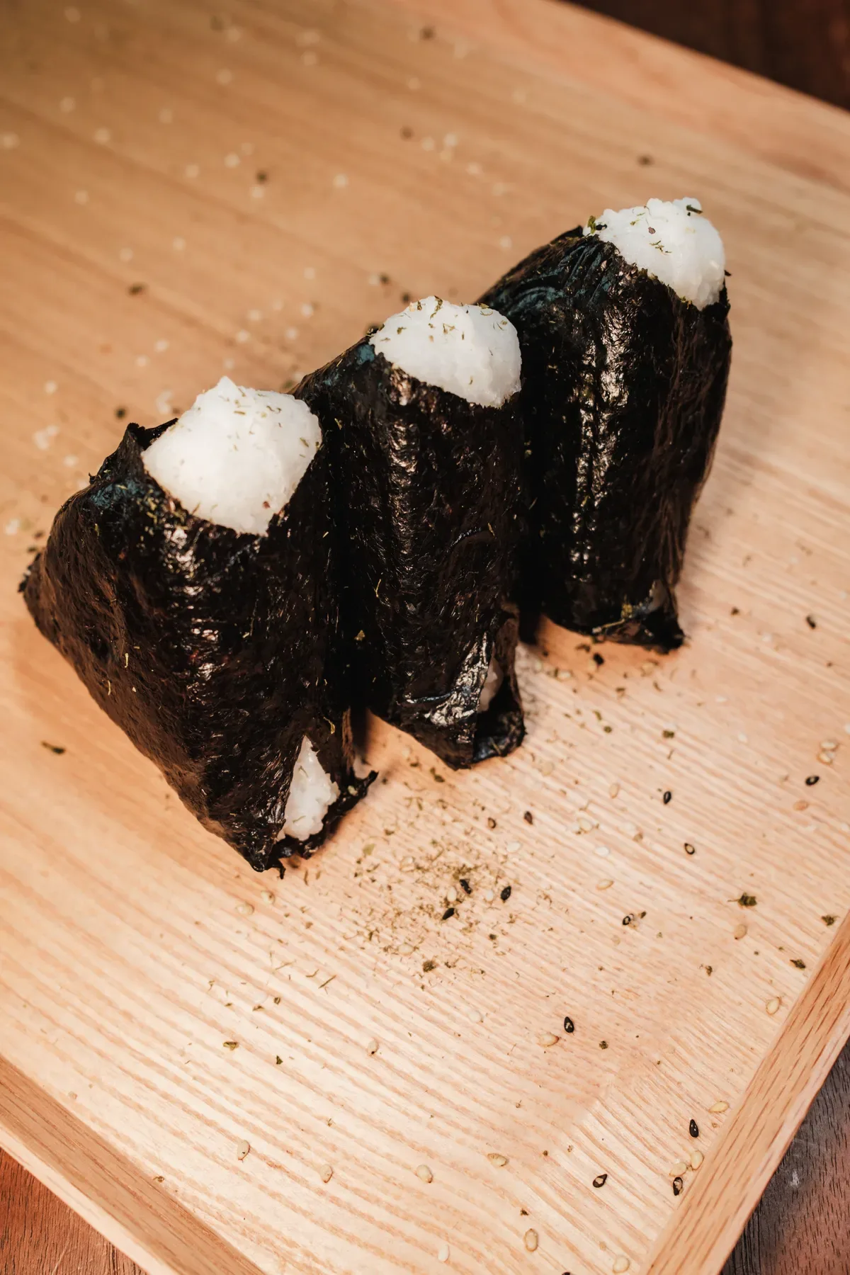 Onigiri de atum com missô: confira ingredientes e modo de preparo