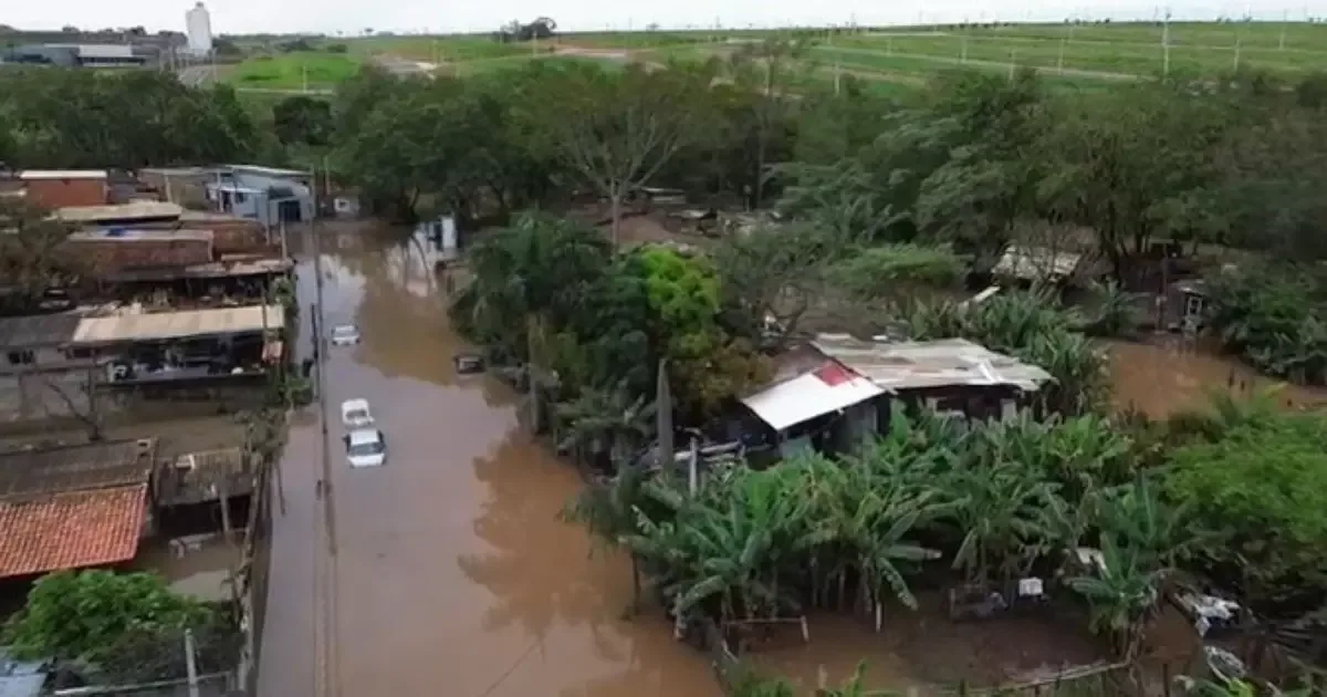 Chuva provoca transbordamento de rios e afeta casas em Sumaré
