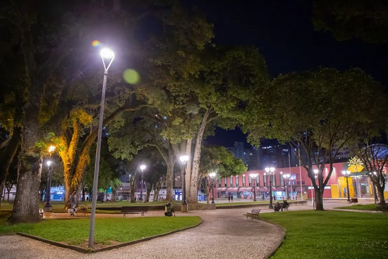 Pedidos à Prefeitura de Curitiba incluem refletores, guarda e gramado sintético