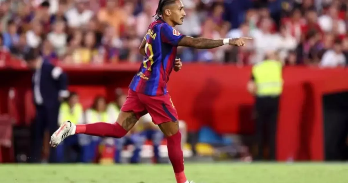 Raphinha marca três vezes, e Barcelona vence o Sevilla por 3 a 1