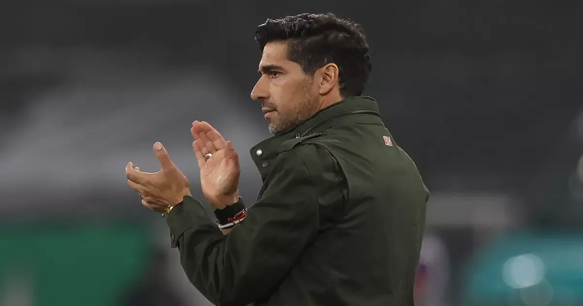 Abel Ferreira cumpre suspensão na abertura da semifinal da Libertadores