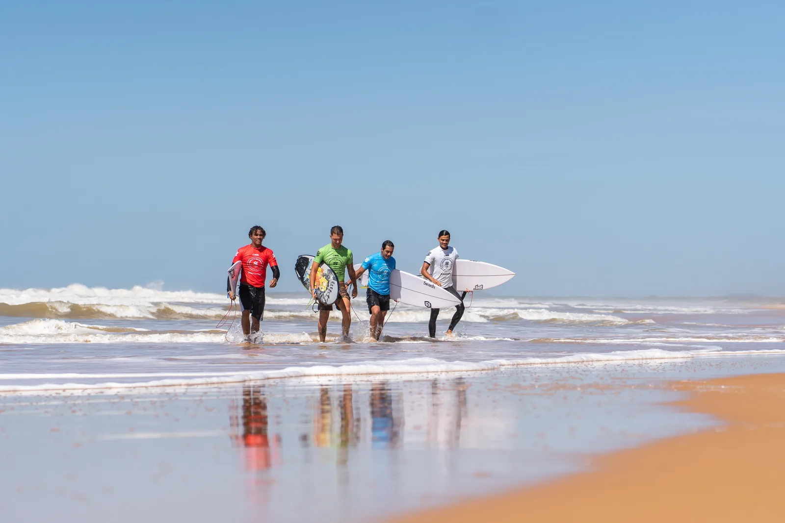 Três atletas do Espírito Santo avançam na etapa da WSL em Guarapari