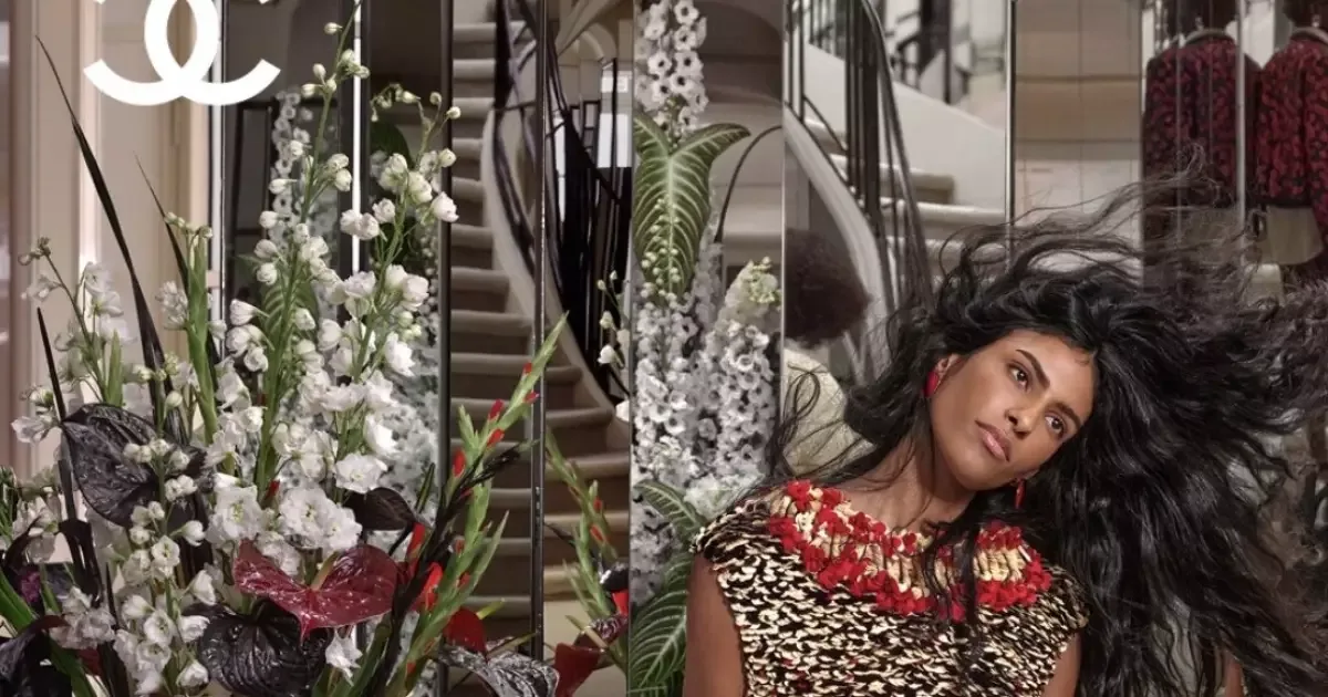Julia Morais é destaque de campanha da Chanel para o inverno 2026