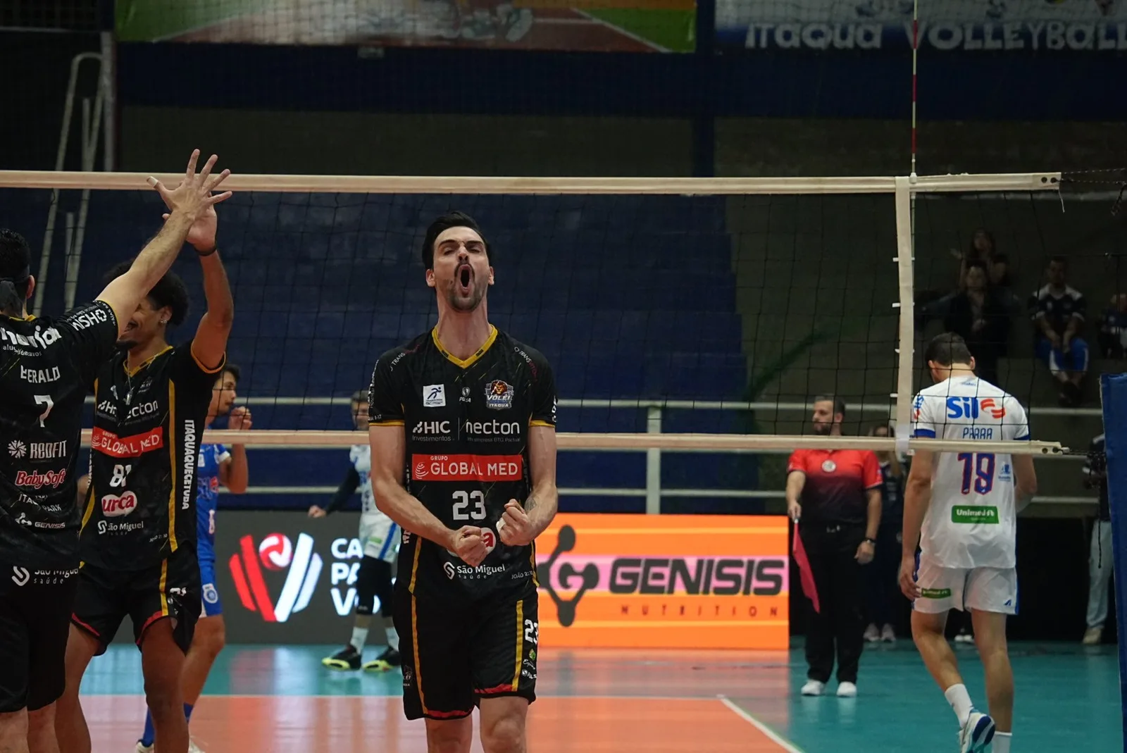 Itaquá vence Guarulhos por 3 a 0 e entra na zona das semifinais