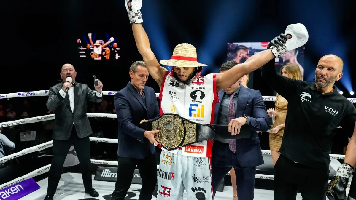 Kwasi supera Hristov por decisão e conserva cinturões no Glory