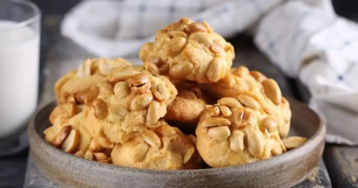 Biscoito de amendoim sem farinha de trigo fica crocante após esfriar