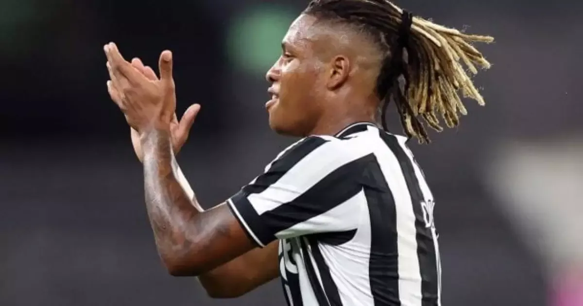 Crystal Palace acompanha volante Danilo, do Botafogo