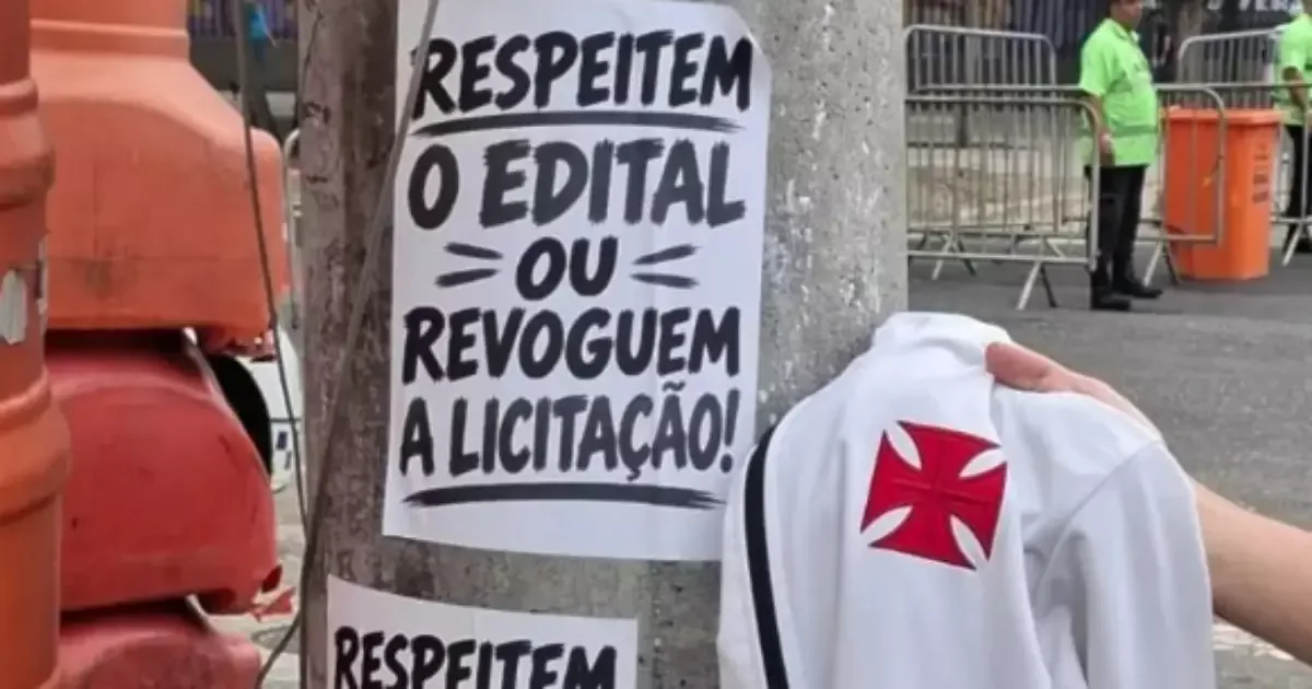 Vascaínos protestam no Maracanã contra negativa para jogo da Sul-Americana
