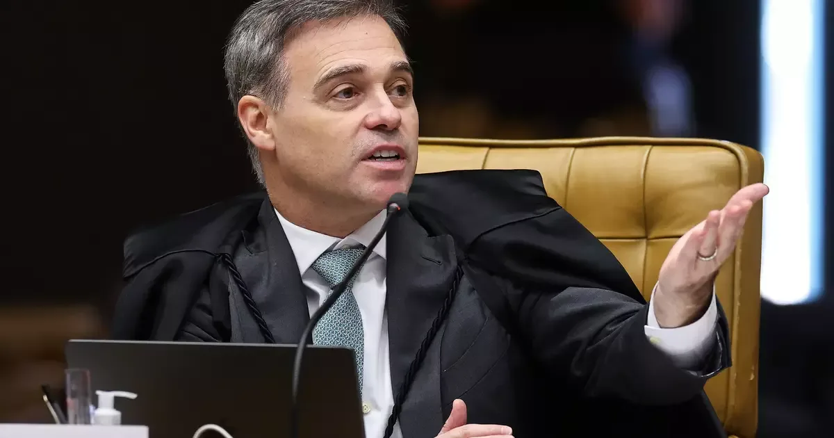 Mendonça reage durante voto de Moraes em julgamento no STF