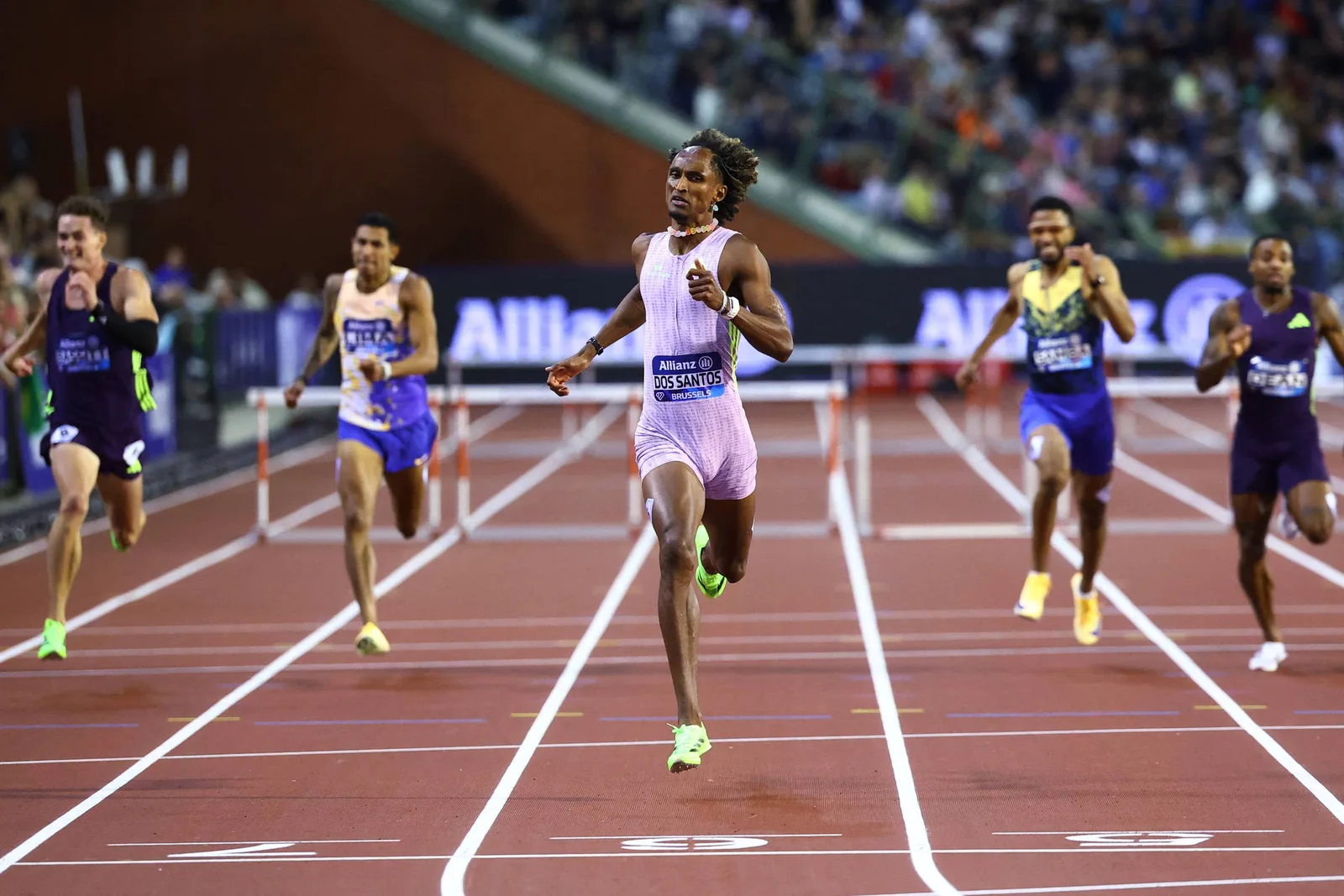 Alison dos Santos conquista terceiro título da Diamond League nos 400 m com barreiras