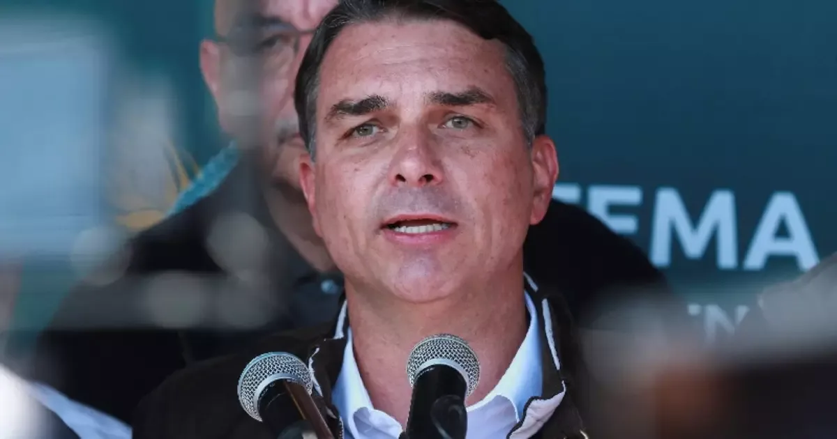 Defesa questionou relatoria de Dino em investigação sobre filme ligado a Flávio Bolsonaro