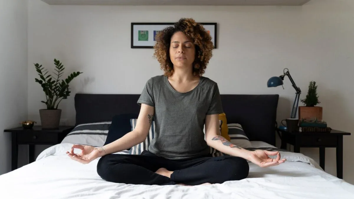 Estudo identifica mudanças nas ondas cerebrais durante minutos iniciais da meditação