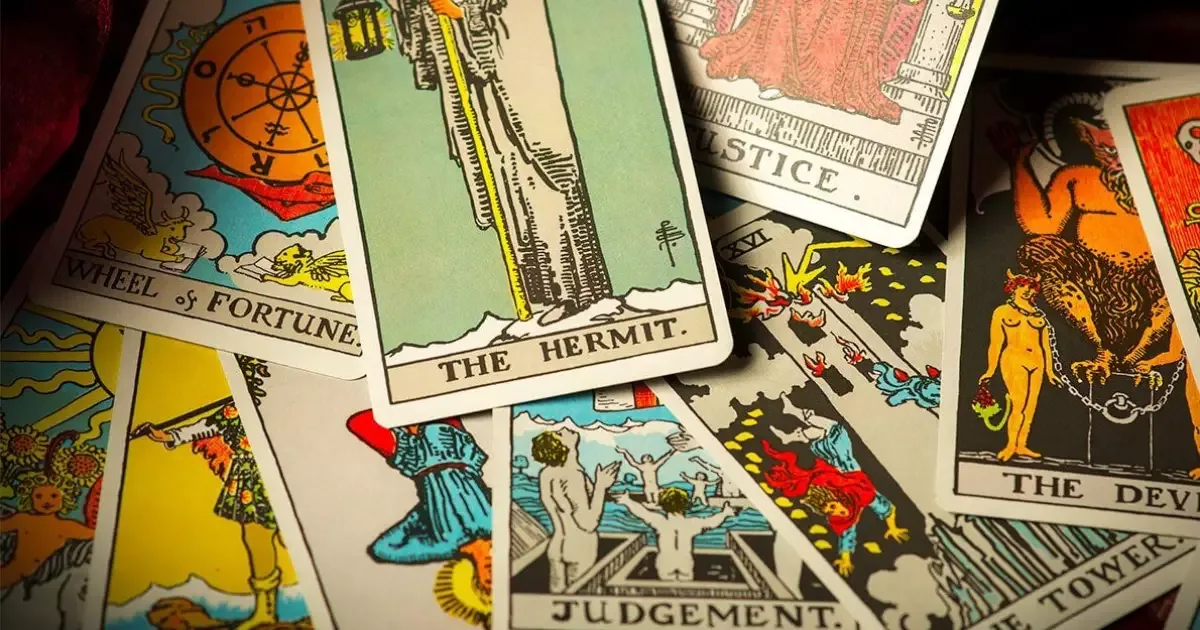 Tarot organiza relações em cinco padrões afetivos