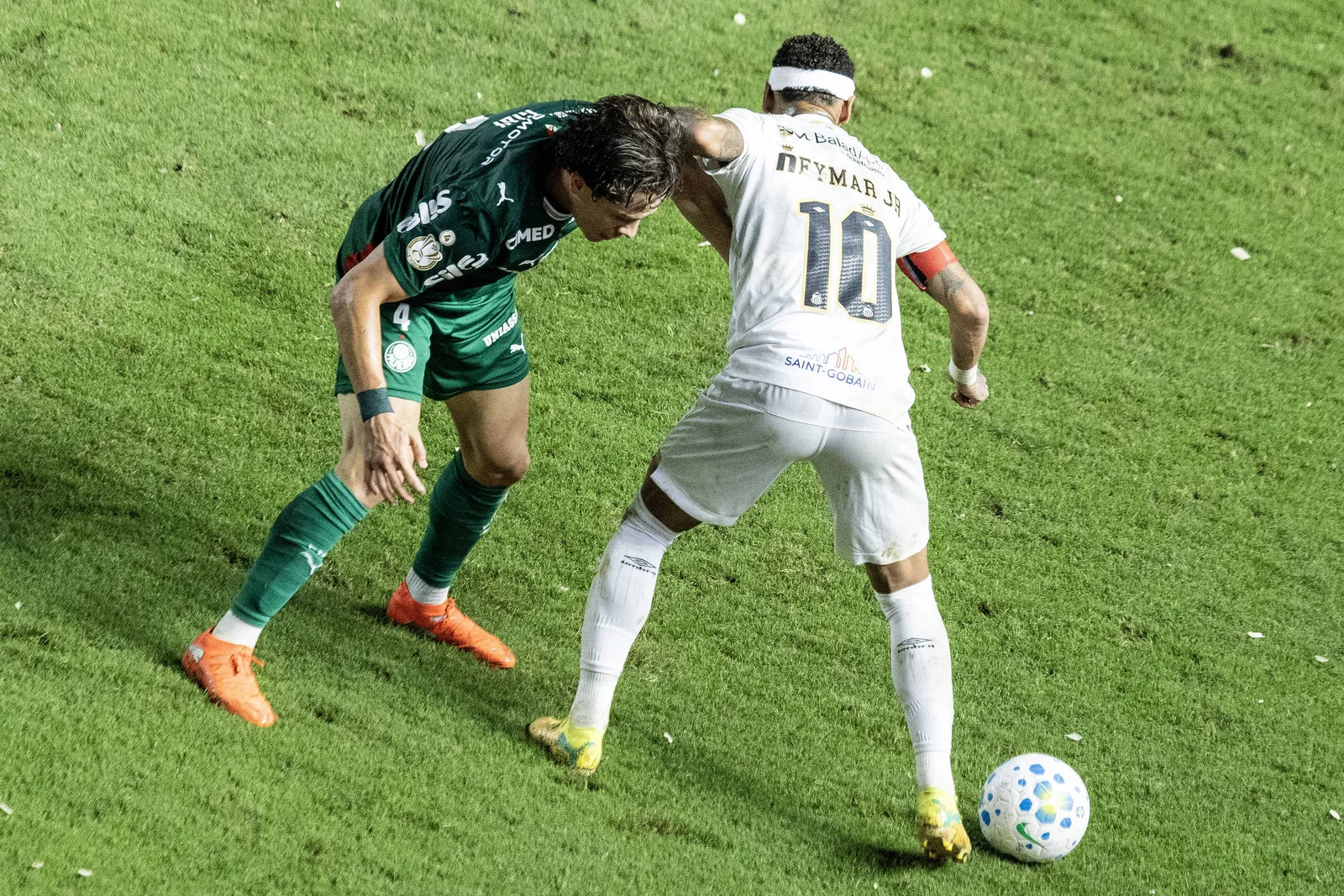 Lesão parcial na coxa tira Neymar de jogos do Santos até outubro