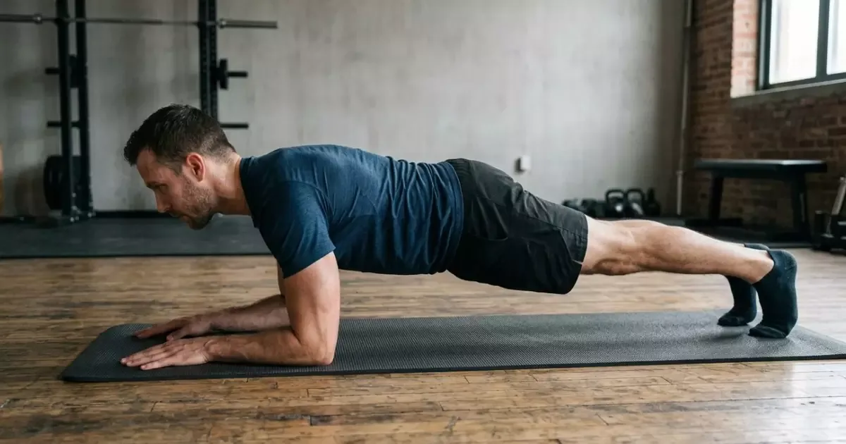 Core exige mais que abdominais: estabilidade e controle também entram no treino
