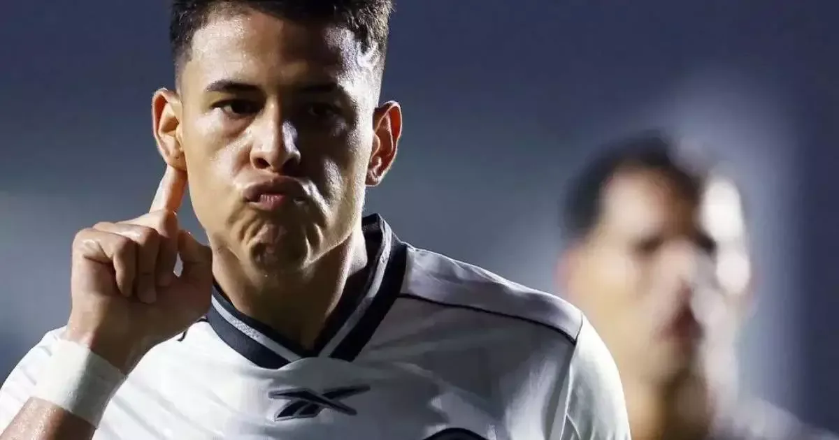 Matheus Martins volta aos treinos e busca espaço no Botafogo
