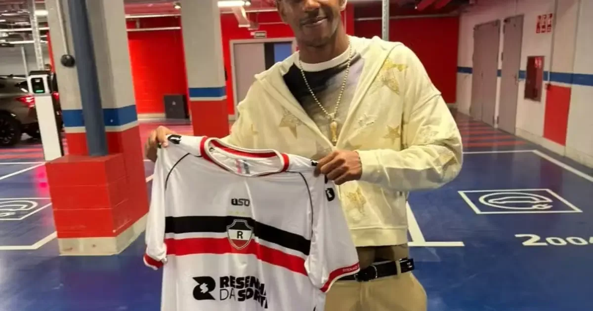 Lamine Yamal veste camisa do River-PI após vitória do Barcelona