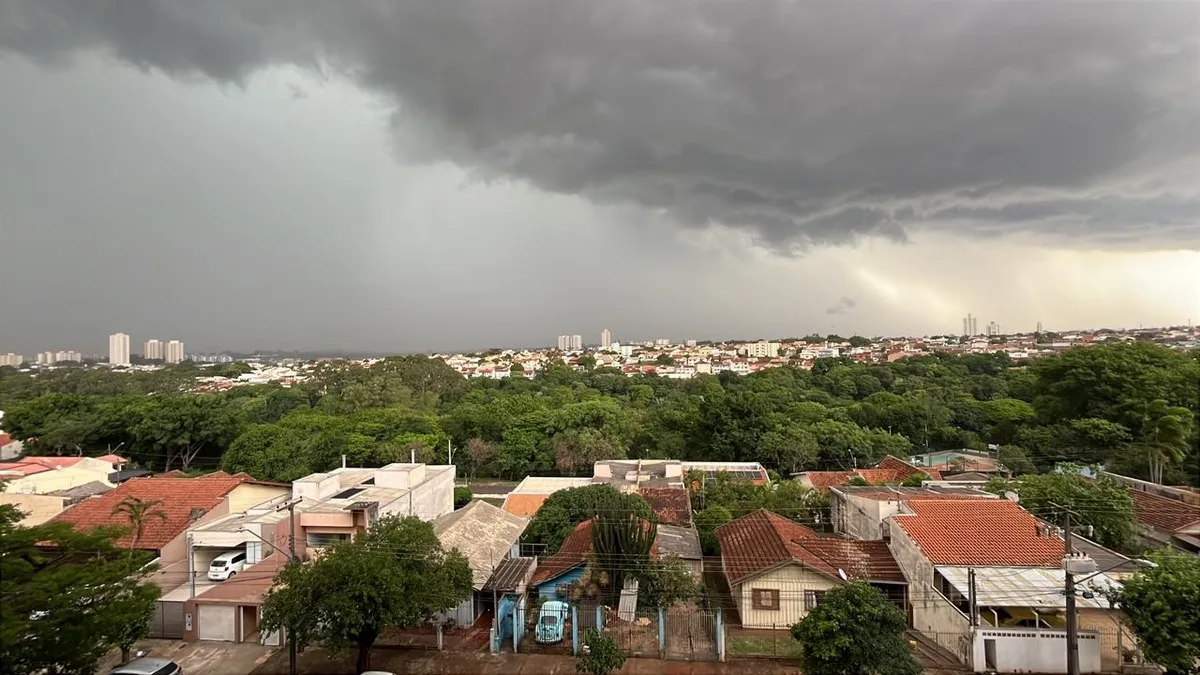 Paraná tem alerta para tempestades e ventos de até 70 km/h