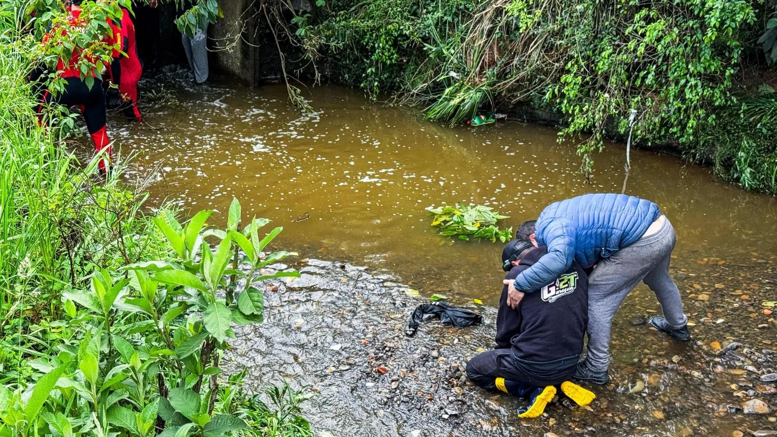 Homem é encontrado morto pelo filho após desaparecer em arroio de Caxias do Sul
