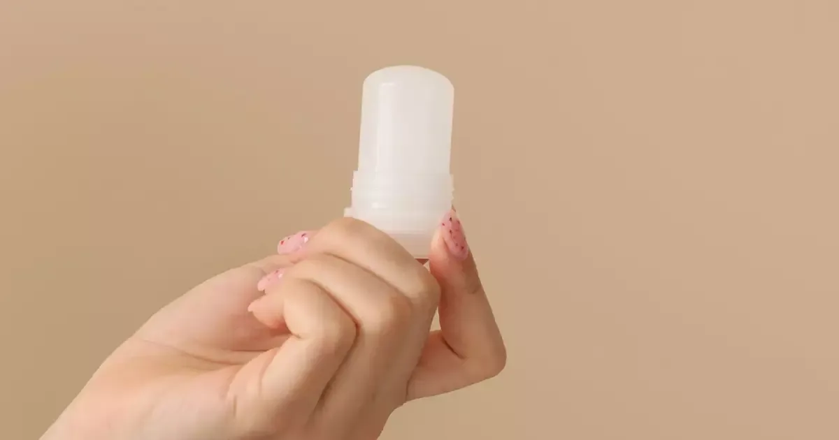 Desodorante de cristal controla odor, mas não impede a transpiração
