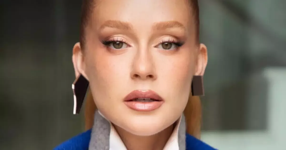 Marina Ruy Barbosa aposta em azul-turquesa e sobreposição em produção