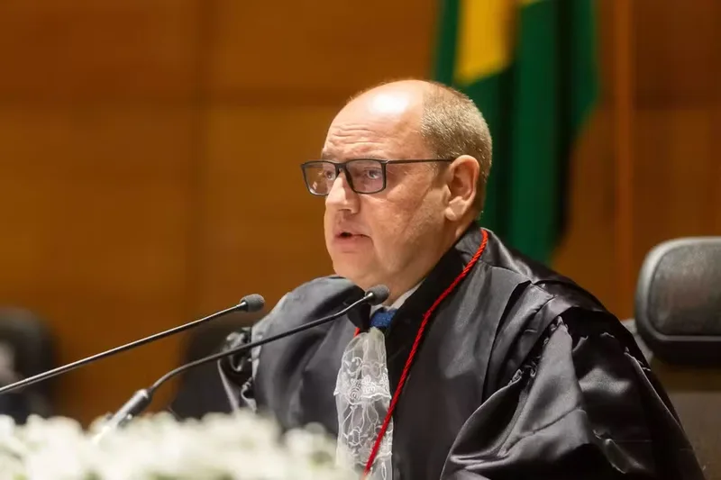 Couto ganha força em meio à disputa no STF e à crise entre órgãos do governo