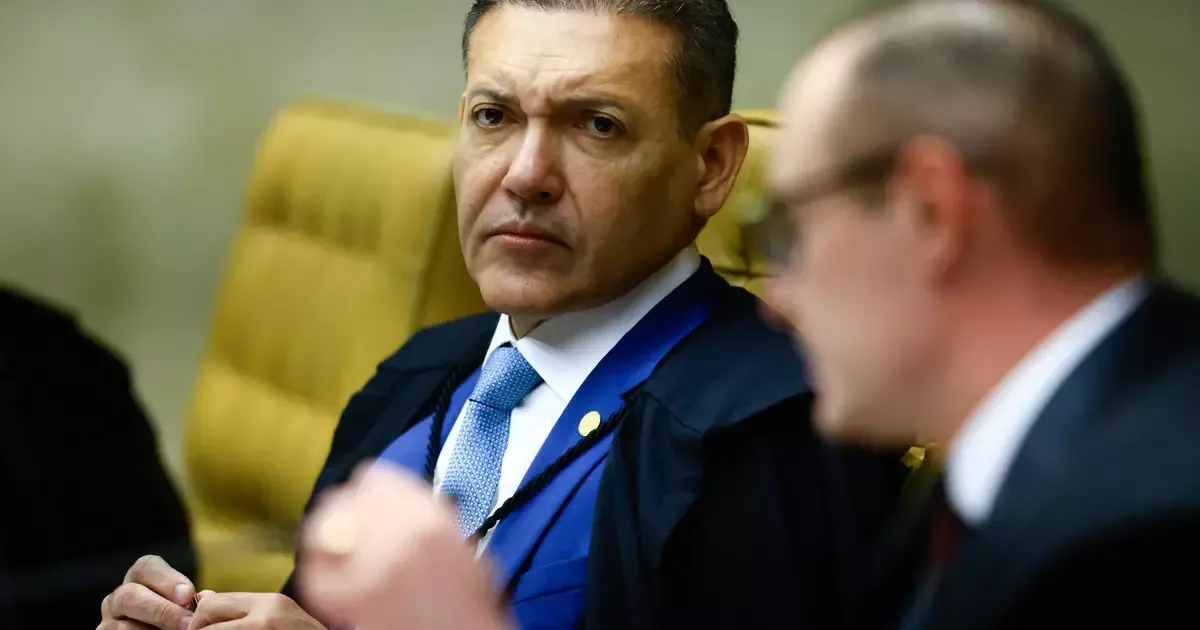 Nunes Marques deve esperar fim das eleições antes de decidir sobre Bolsonaro