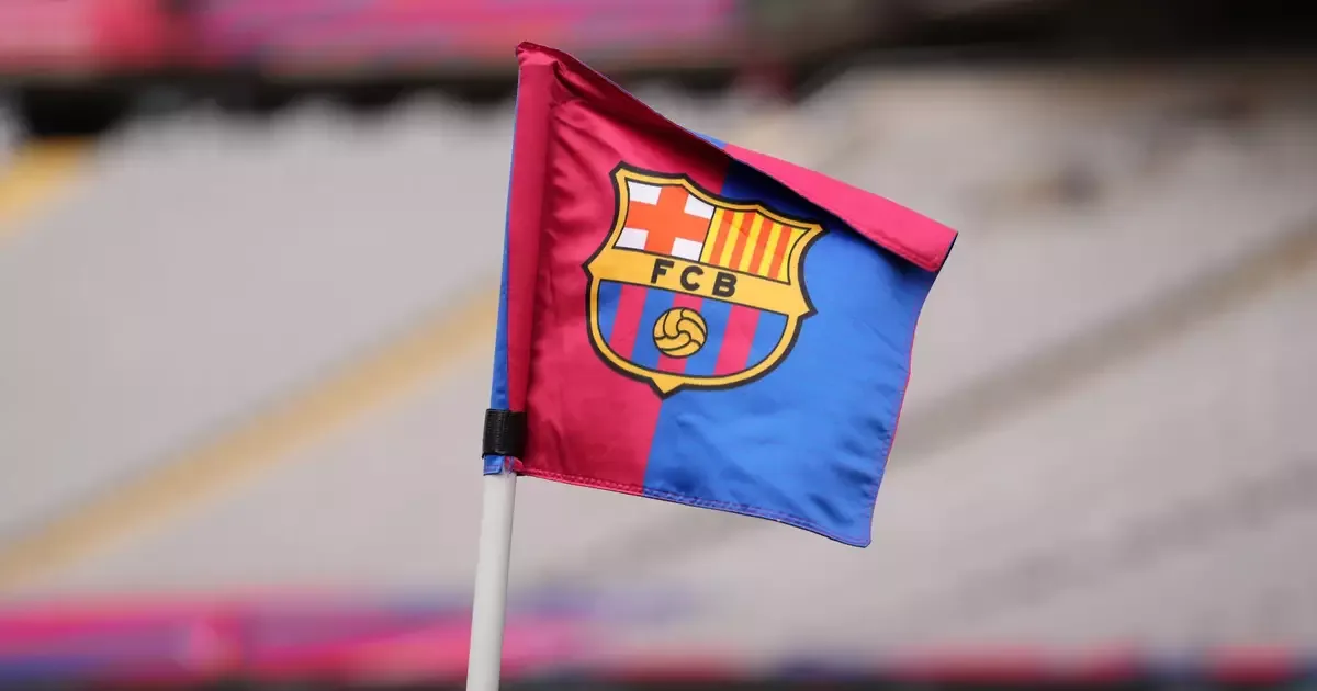 Barcelona acompanha zagueiro do Athletico em duelo contra o Bahia