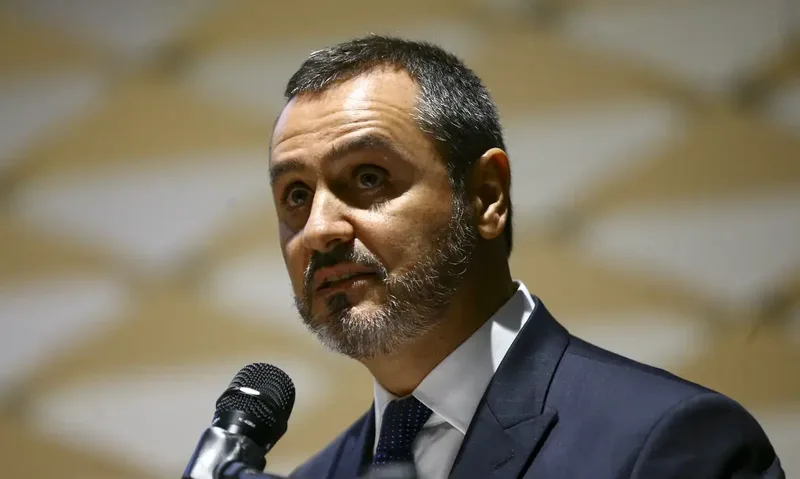 André Mendonça afasta diretor-geral e diretor de Inteligência da PF