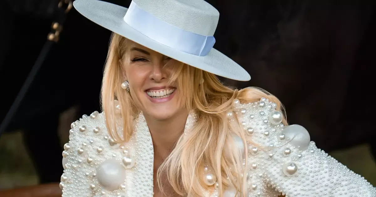 Ana Hickmann e Edu Guedes se casam com dois vestidos assinados por Vitor Zerbinato