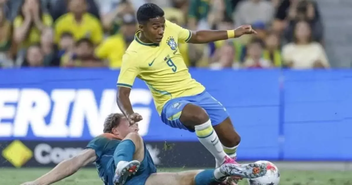 Endrick diz que pressão faz parte do futebol e destaca privilégios da profissão