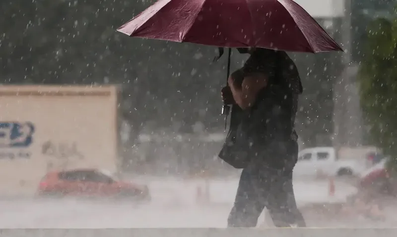 Domingo terá tempestades no Sudeste e queda de temperatura no Sul