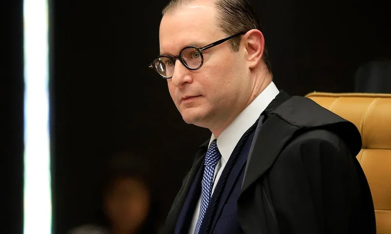 PF deverá compartilhar dados do celular de Vorcaro com ministros do STF