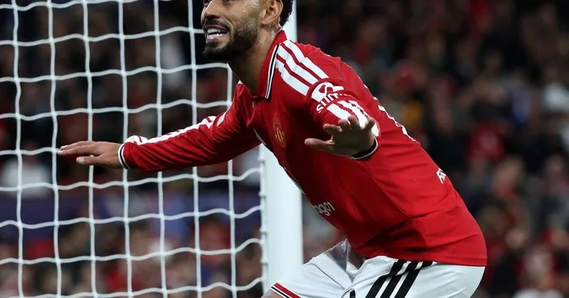 Matheus Cunha marca, e Manchester United goleia na volta à Champions