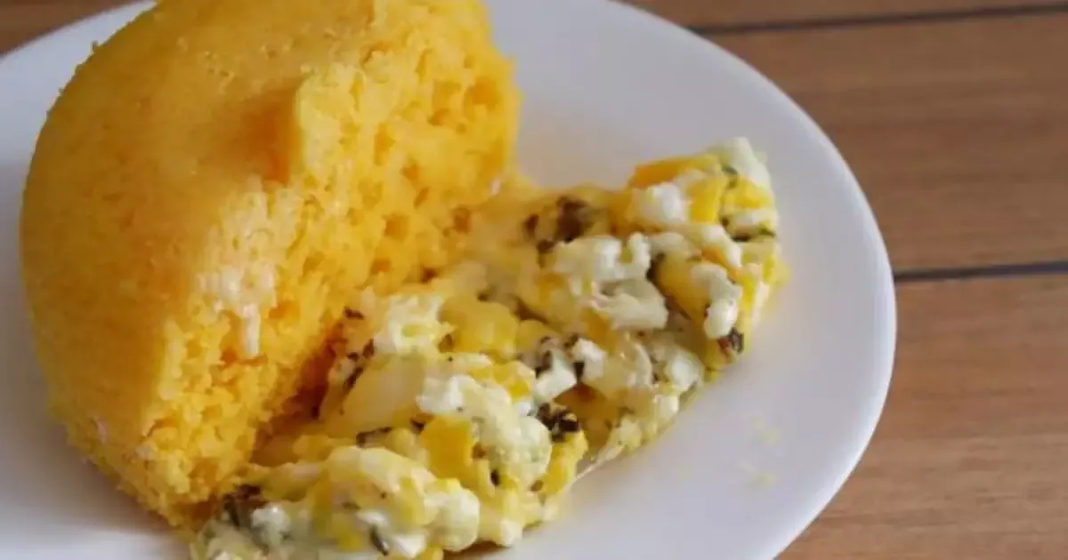 Cuscuz de milho com queijo e ovo fica pronto em cerca de 20 minutos