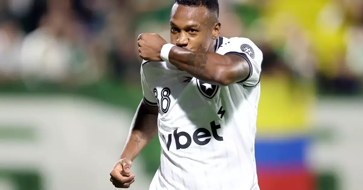 Danilo Santos lidera ranking de distância percorrida pelo Botafogo no Brasileirão