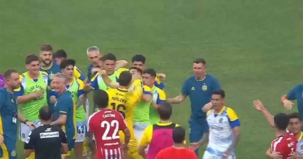 Estudiantes perde para o Rosario Central em final marcada por confusão