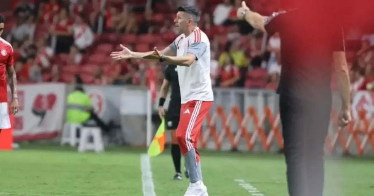 Internacional decide manter Paulo Pezzolano após sequência sem vitórias