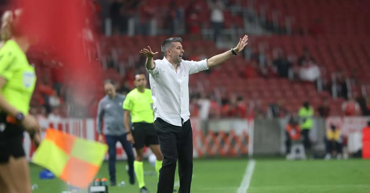 Pezzolano admite pressão após eliminação do Inter para o Grêmio