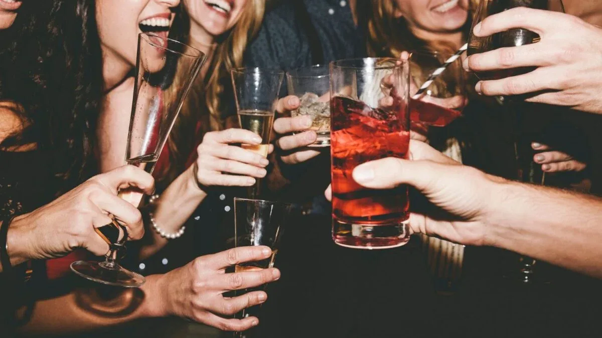 Álcool e sedentarismo convivem com percepção positiva da própria saúde