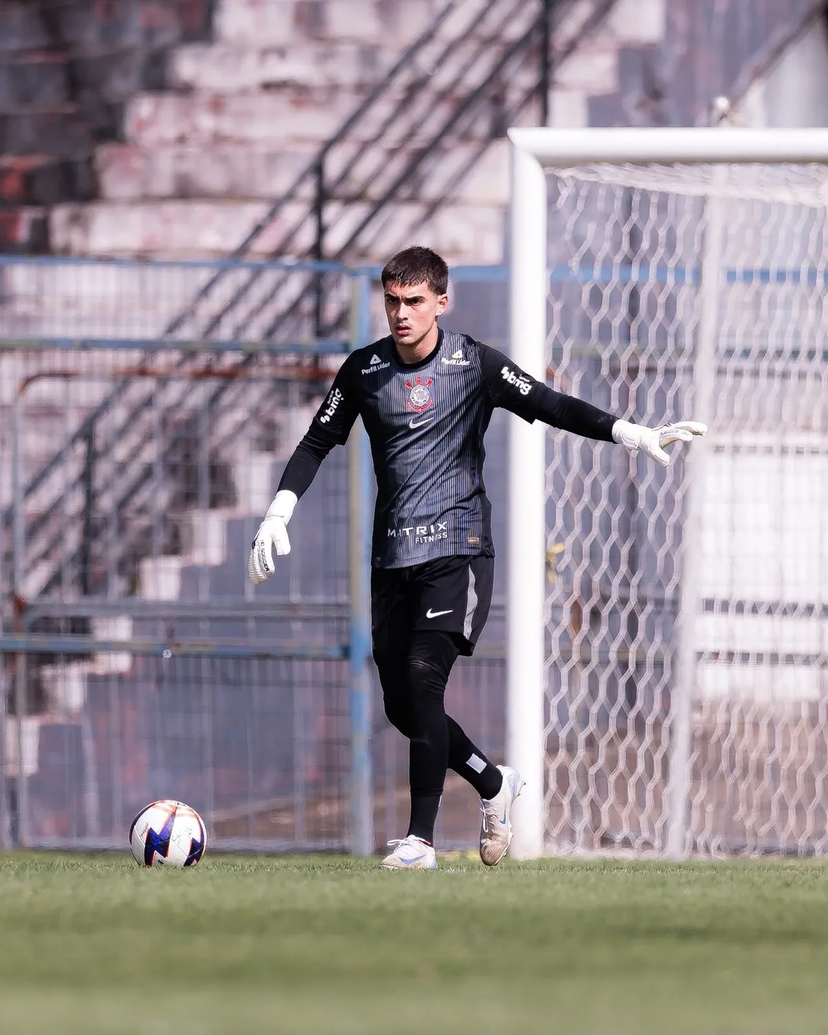 Goleiro Pietro Grecco troca formação no Corinthians por oportunidade no ZTE