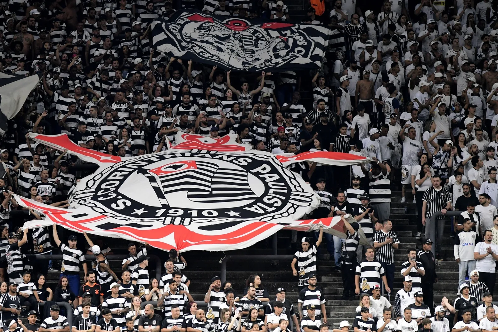 Corinthians leva vantagem histórica contra a Chapecoense em casa