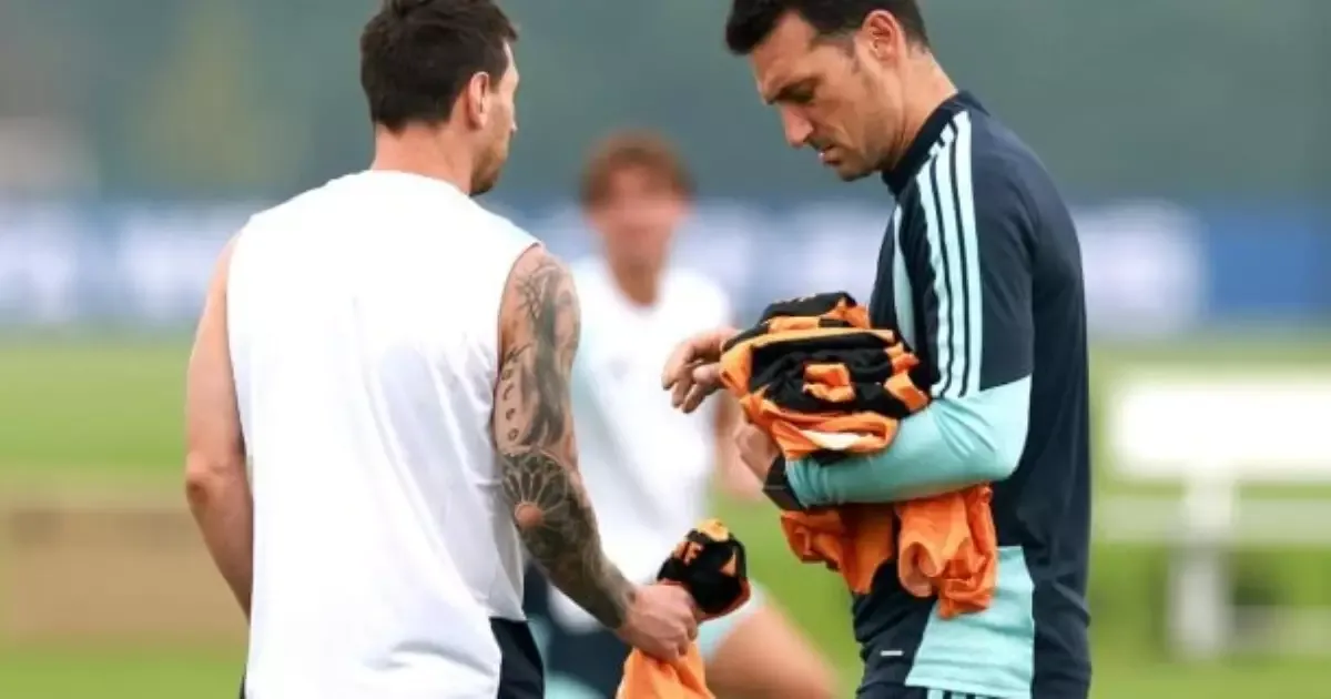 Scaloni negocia renovação com a AFA e preserva camisa 10 de Messi