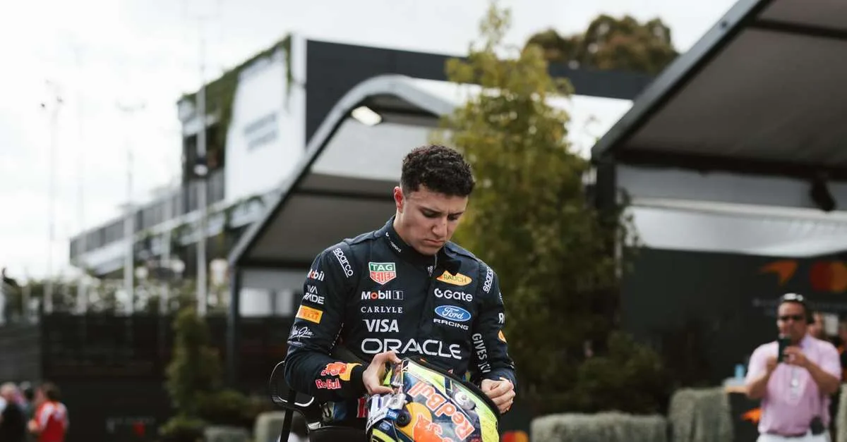 Red Bull confirma Hadjar para 2027 e deixa seis vagas na Fórmula 1
