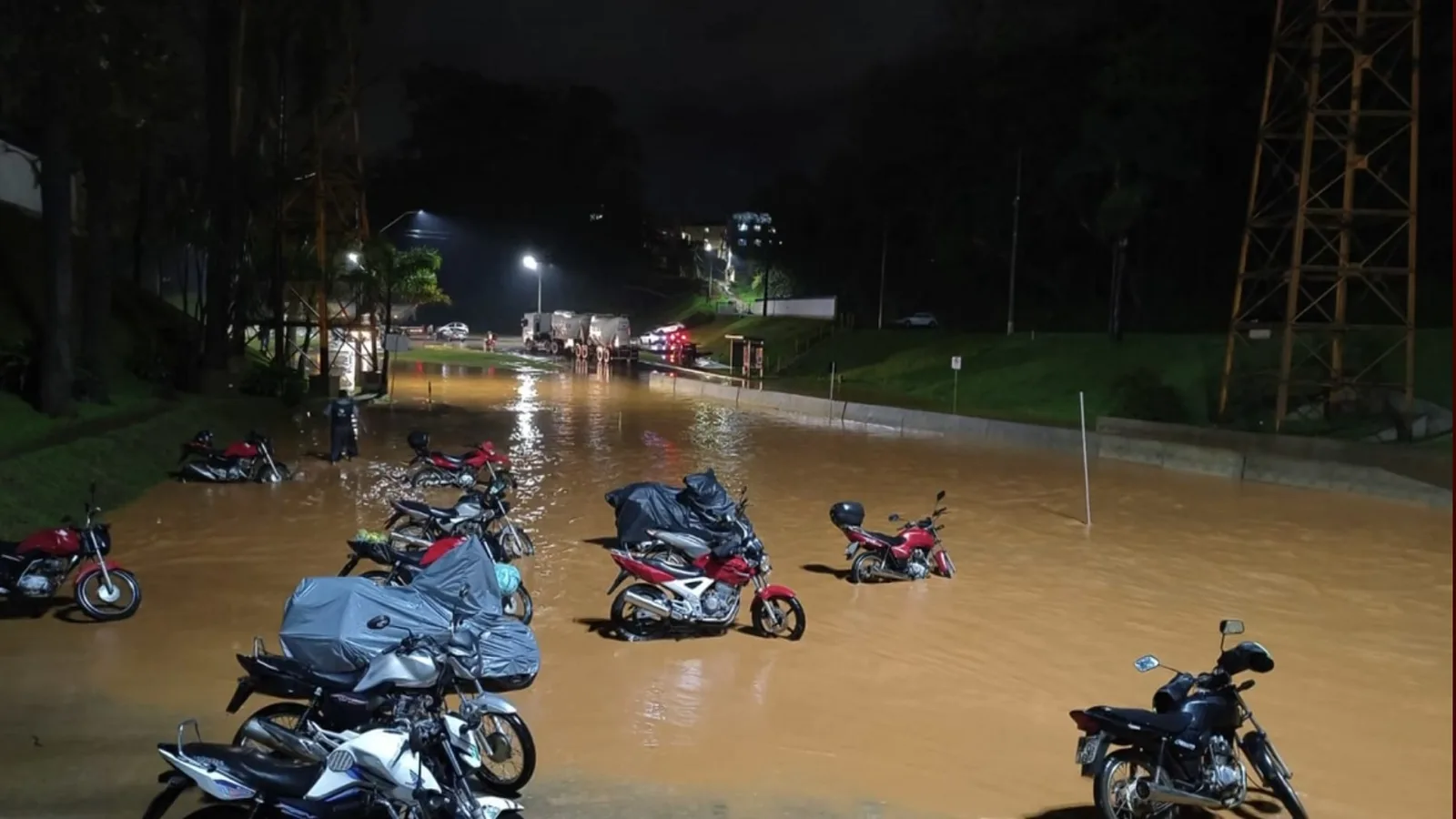 Paraná mantém risco de temporais, granizo e possíveis tornados até sexta-feira