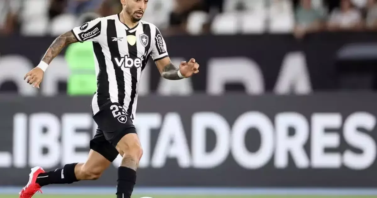 Arthur Cabral lidera ranking de faltas cometidas pelo Botafogo no Brasileirão