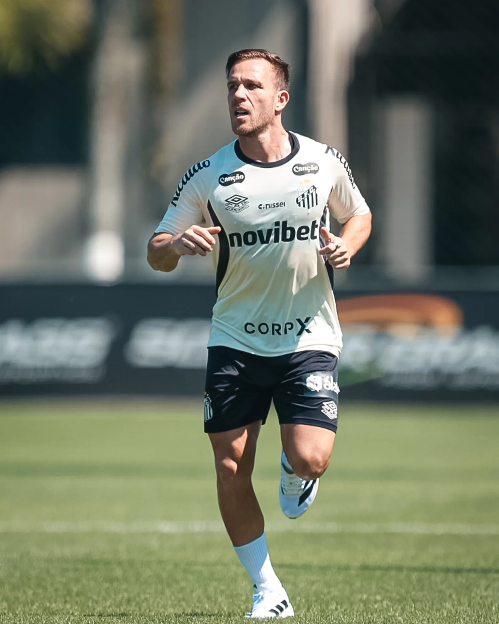 Rodinei, Arthur e Lima entram na lista do Santos para a Sul-Americana