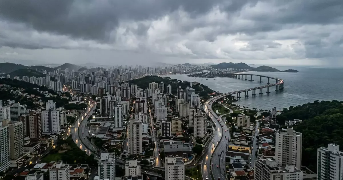 Vitória terá chuva ao longo desta quinta-feira, com máxima de 24°C