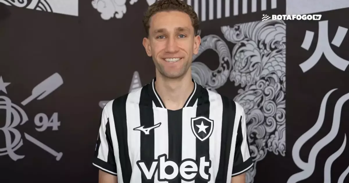Arthur Chaves é apresentado pelo Botafogo após empréstimo do Hoffenheim